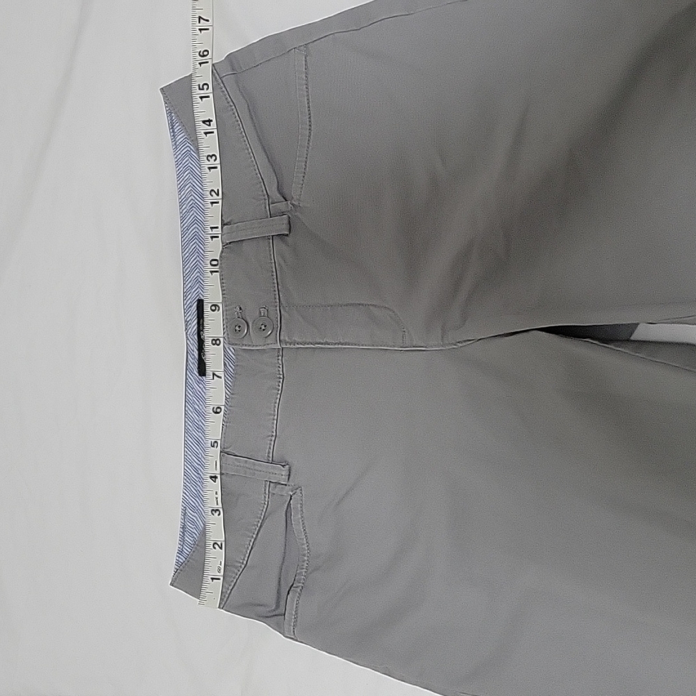 Eddie Bauer Bermuda Style Shorts Women's Size 6 Grey Two Button and Zip Closure - Picture 6 of 10